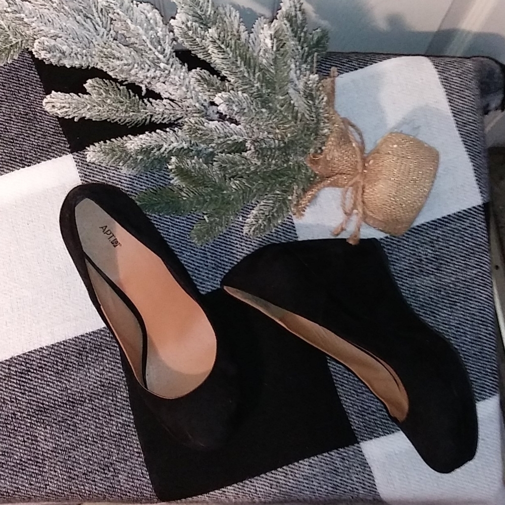 Shoes - Picture 2 of 2